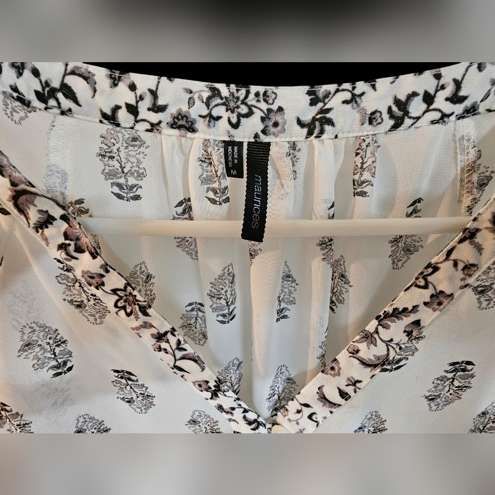 Maurices Women's Black and White Printed Blouse, Size Medium - Picture 5 of 7